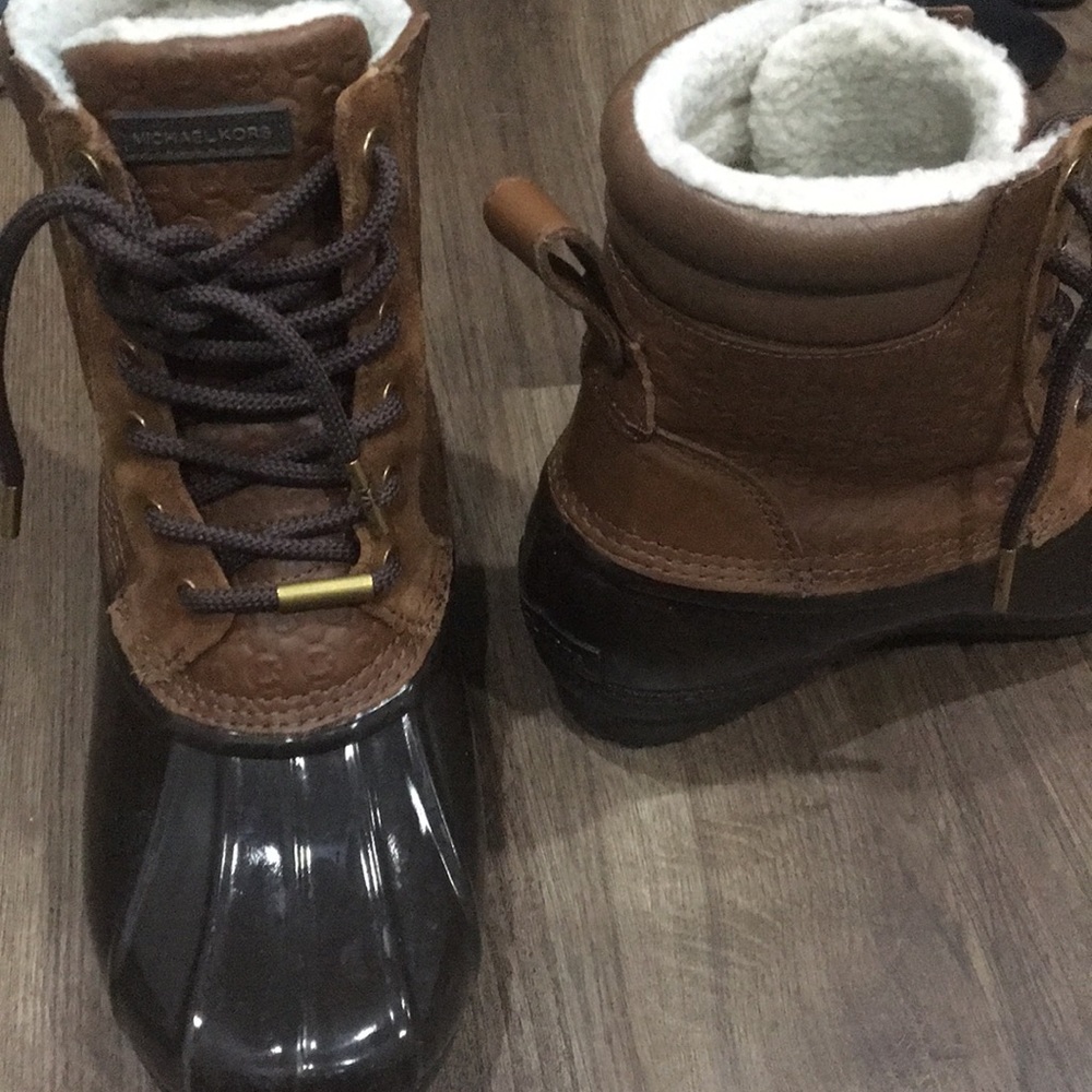 Michael kors snow boots